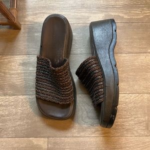 Super trendy platform sandals!